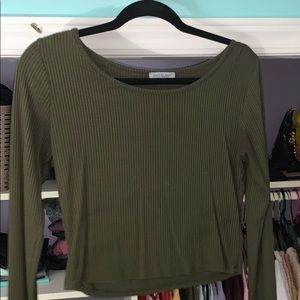 super cute ribbed olive green long sleeve 💚